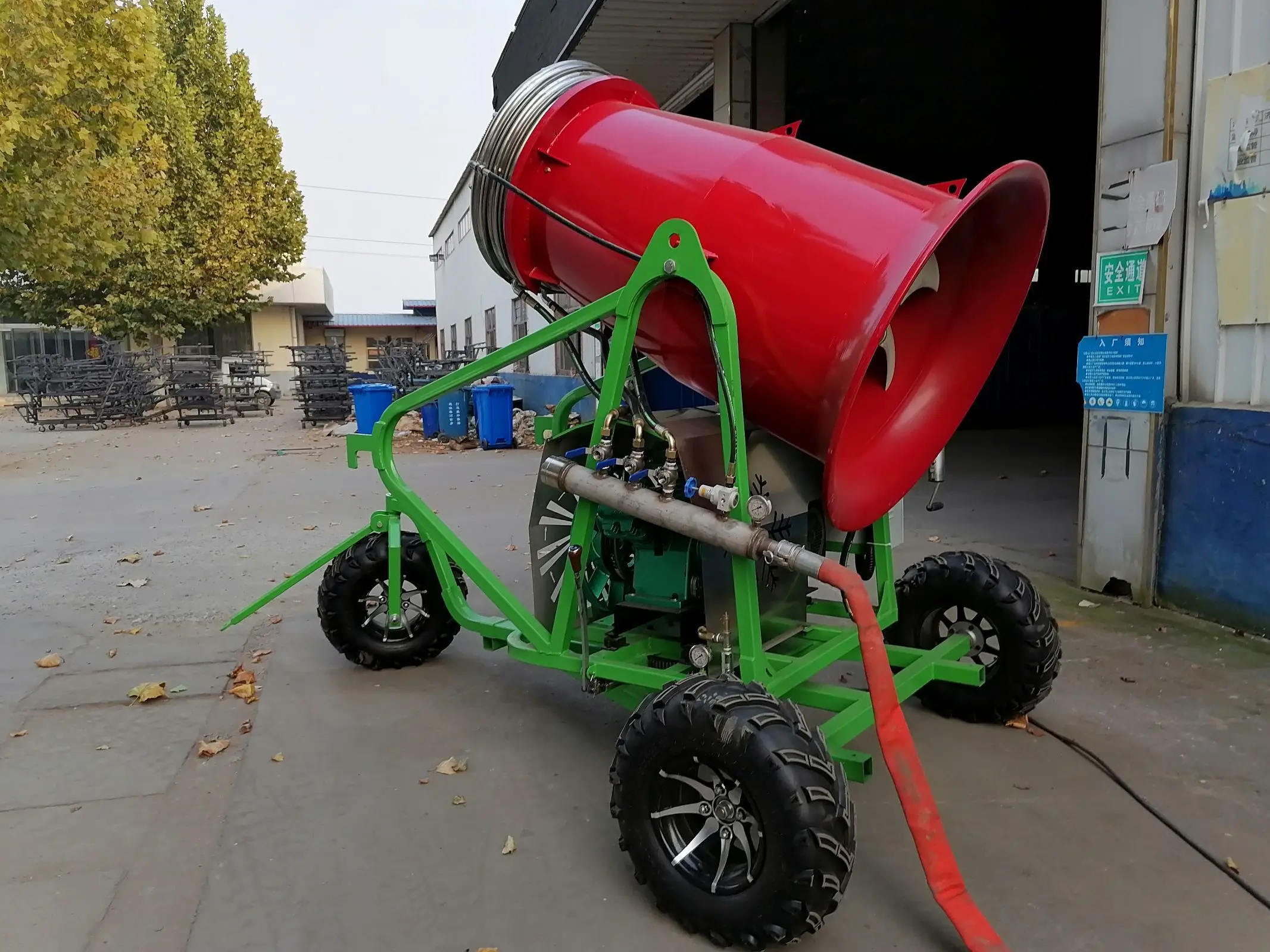 Movable Outdoor 360 Degree Rotating Snow Making Machine Small Ski Resort Cannon Ice Maker Shed