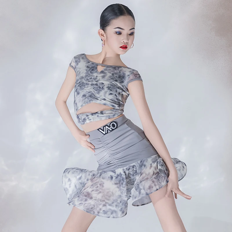 

Детская одежда для латинских танцев 2025 года, костюм для девочек, серые топы, костюм для выступлений с рыбьей косточкой, одежда для танцевальной практики ча-ча-румбы, BL15035