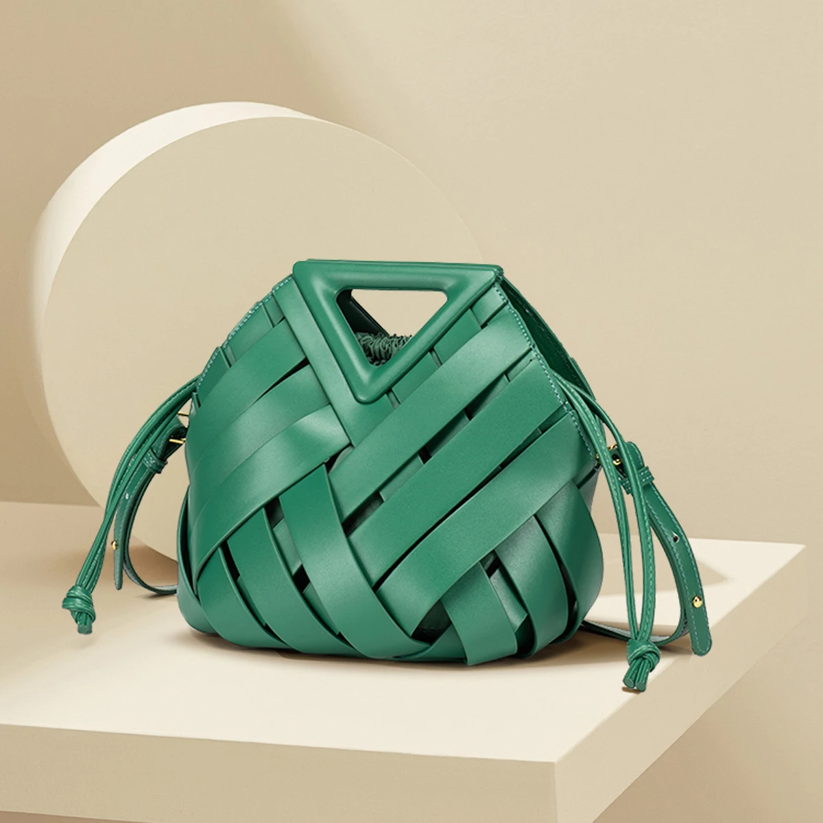 

Fashionable vegetable basket bag, soft leather bucket bag, woven hollowed-out handbag, single-shoulder crossbody bag