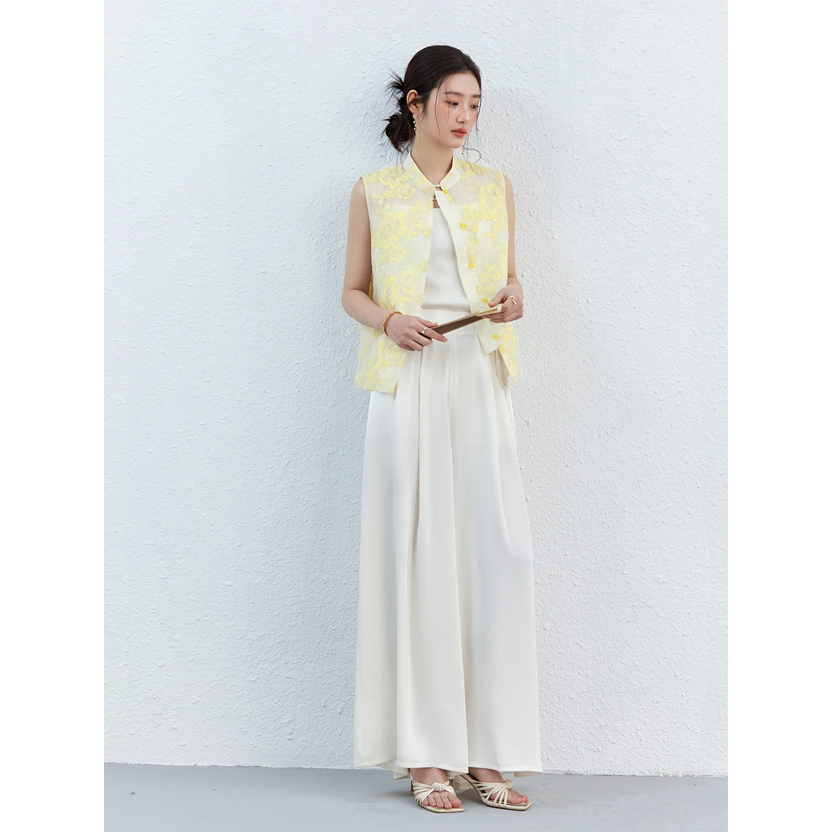 Women's Yellow Floral Embroidered Stand Collar Vest Jacket