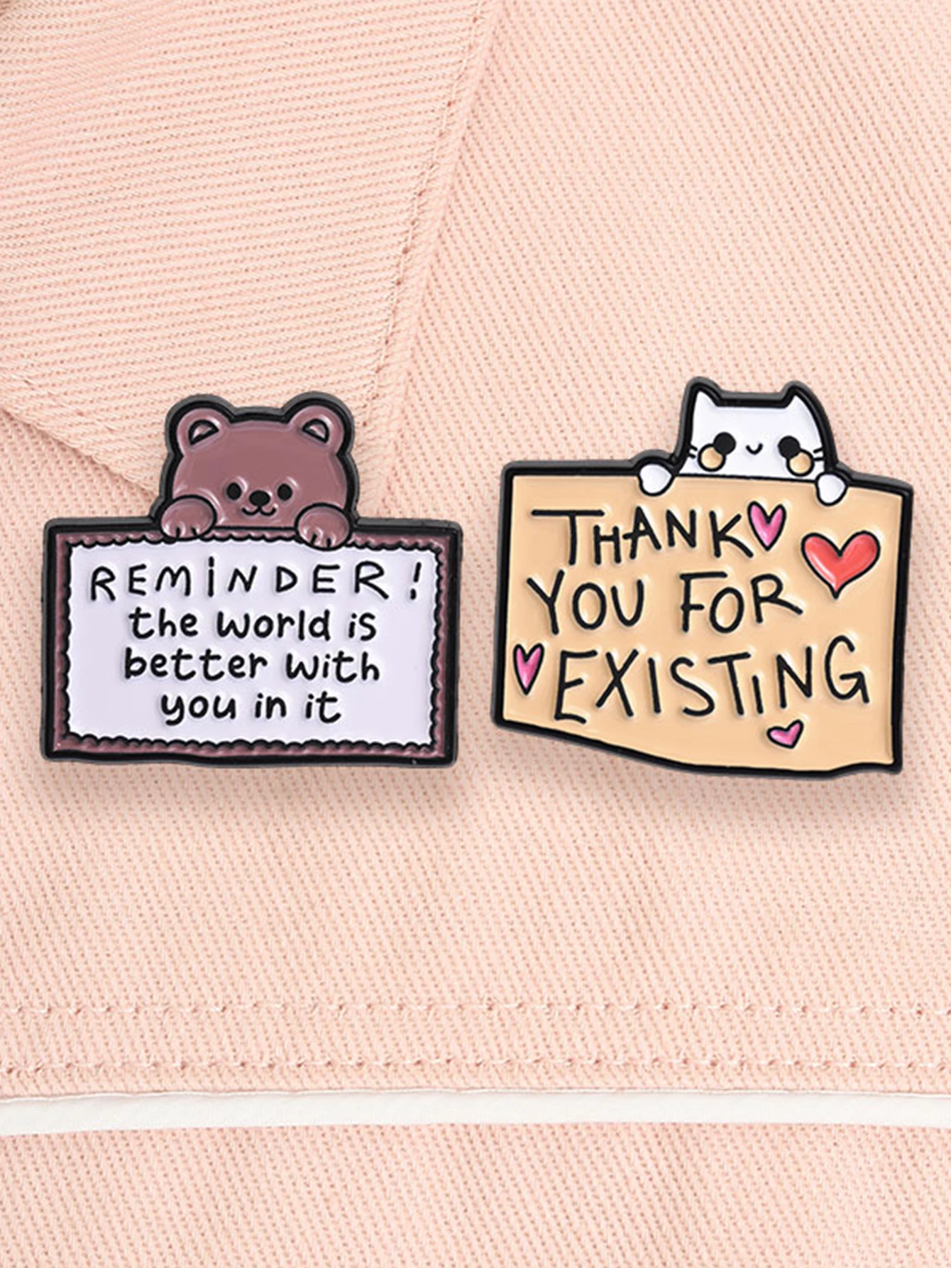2 Warm and Inviting Enamel Pins Featuring Little Bears and Cats, with Encouraging Messages, Can Help Alleviate Anxiety and Convey Positive Messages, Making Them a Wonderful Accessory for Streetwear.