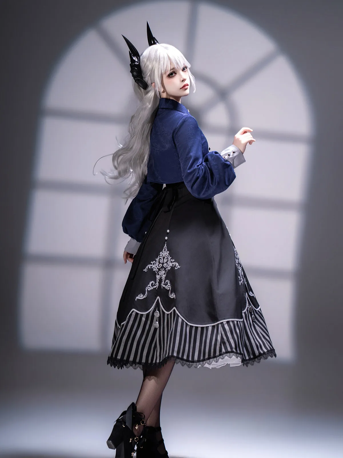 

Noble Medieval Style Lolita Set Blue Jacquard Cropped Blazer + Heavy Embroidered Black Slip Dress Elegant Gothic Lolita Outfit