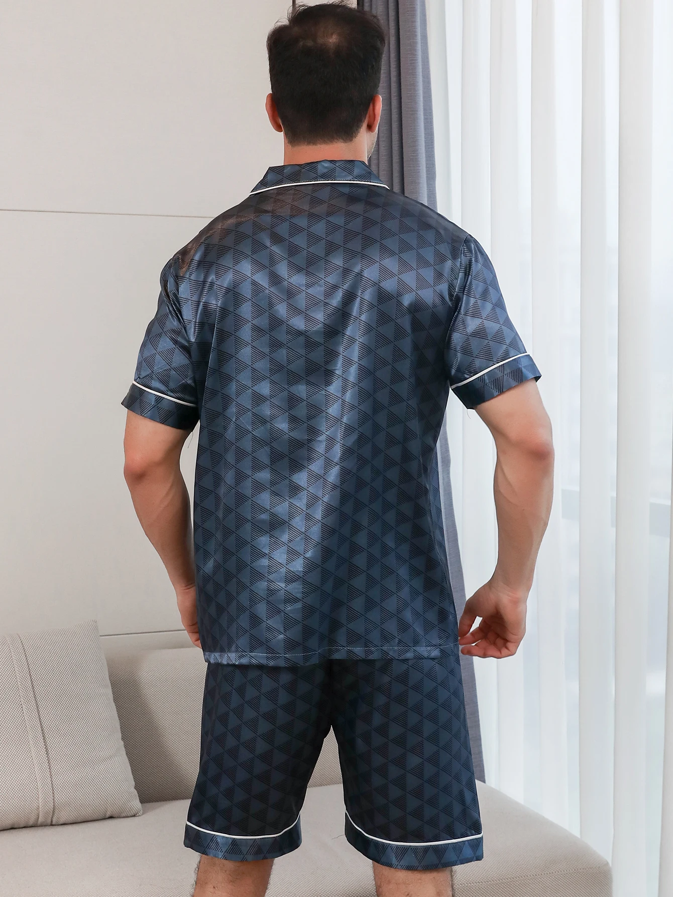 Conjunto de dos piezas para hombre ropa de dormir de manga corta pantalones cortos con patrón triangular impreso para el hogar