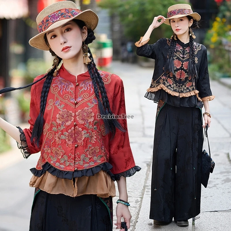 سترة قصيرة مطرزة من الساتان على الطراز العرقي الصيني بتصميم عتيق لعام 2025 وياقة واقفة وتصميم مرقع بلوزة بدلة تانغ t001