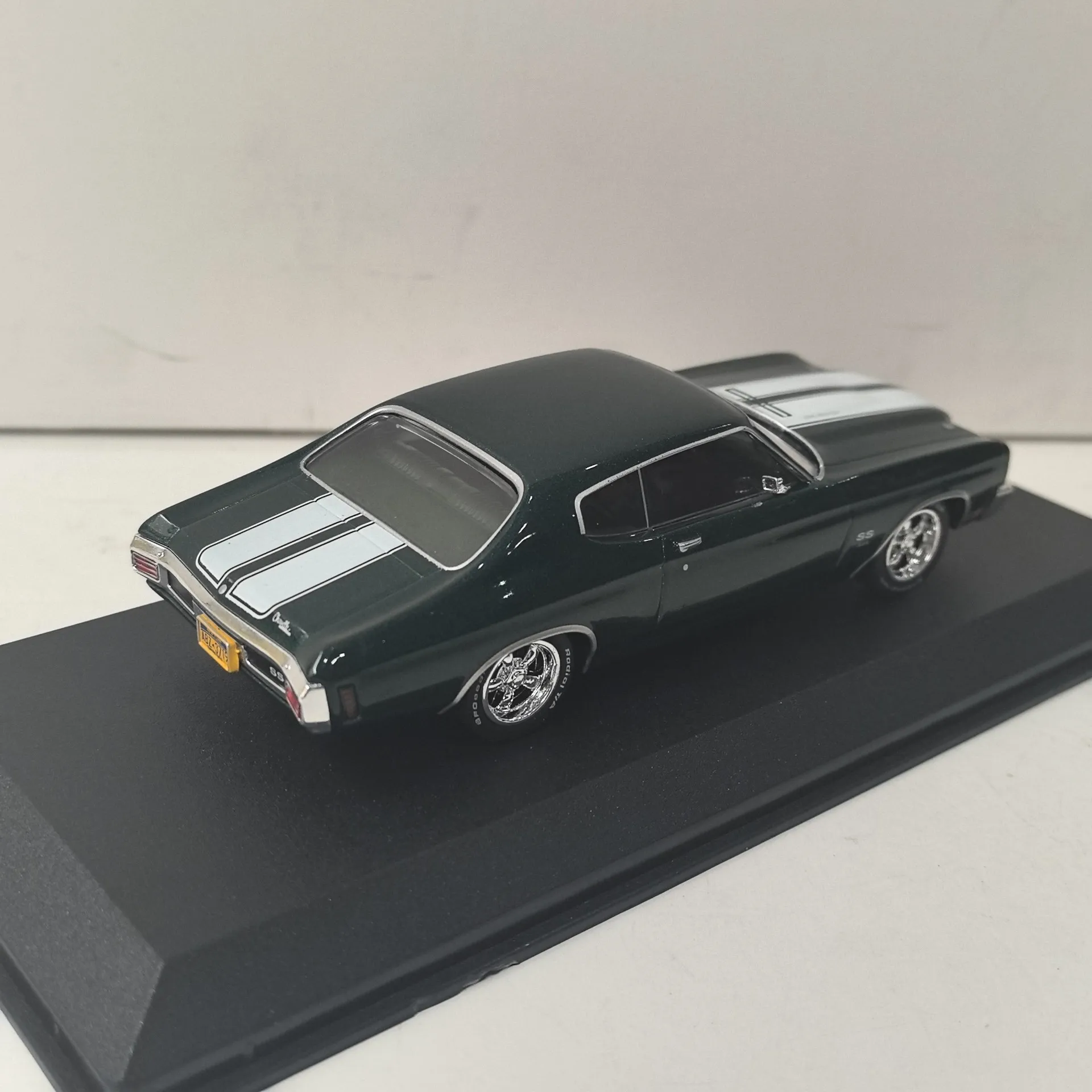 Diecast verde 1/43 escala Chevrolet Chevelle Ss 396 Chevrolet coche en miniatura de aleación juguete coleccionable regalo recuerdo adorno de exhibición