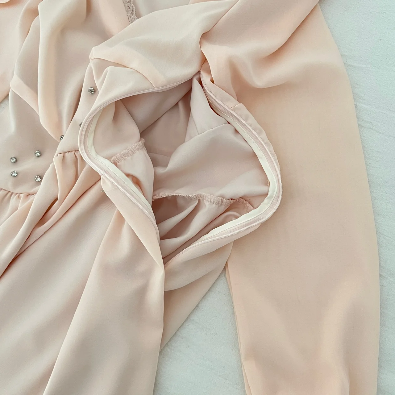 Vestido de noche ligero de estilo francés de otoño, vestido largo de encaje con cuello en V y diamantes de imitación, bata Formal elegante para ocasión, novedad de 2025