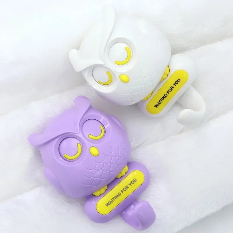 Funny Blinking Cartoon Owl Hook Punch-free Self-adhesive Key Hook Multi-functional Bathroom Porch Storage Rack Decorative Hooks