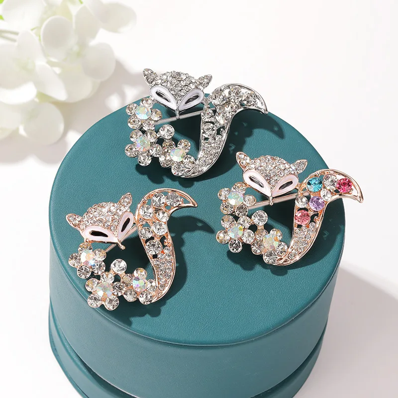 Simple Elegant Fox Alloy Rhinestone Brooch Creative Fashion Personality Animal Corsage Suit Clothing Pin for Party Jewelry