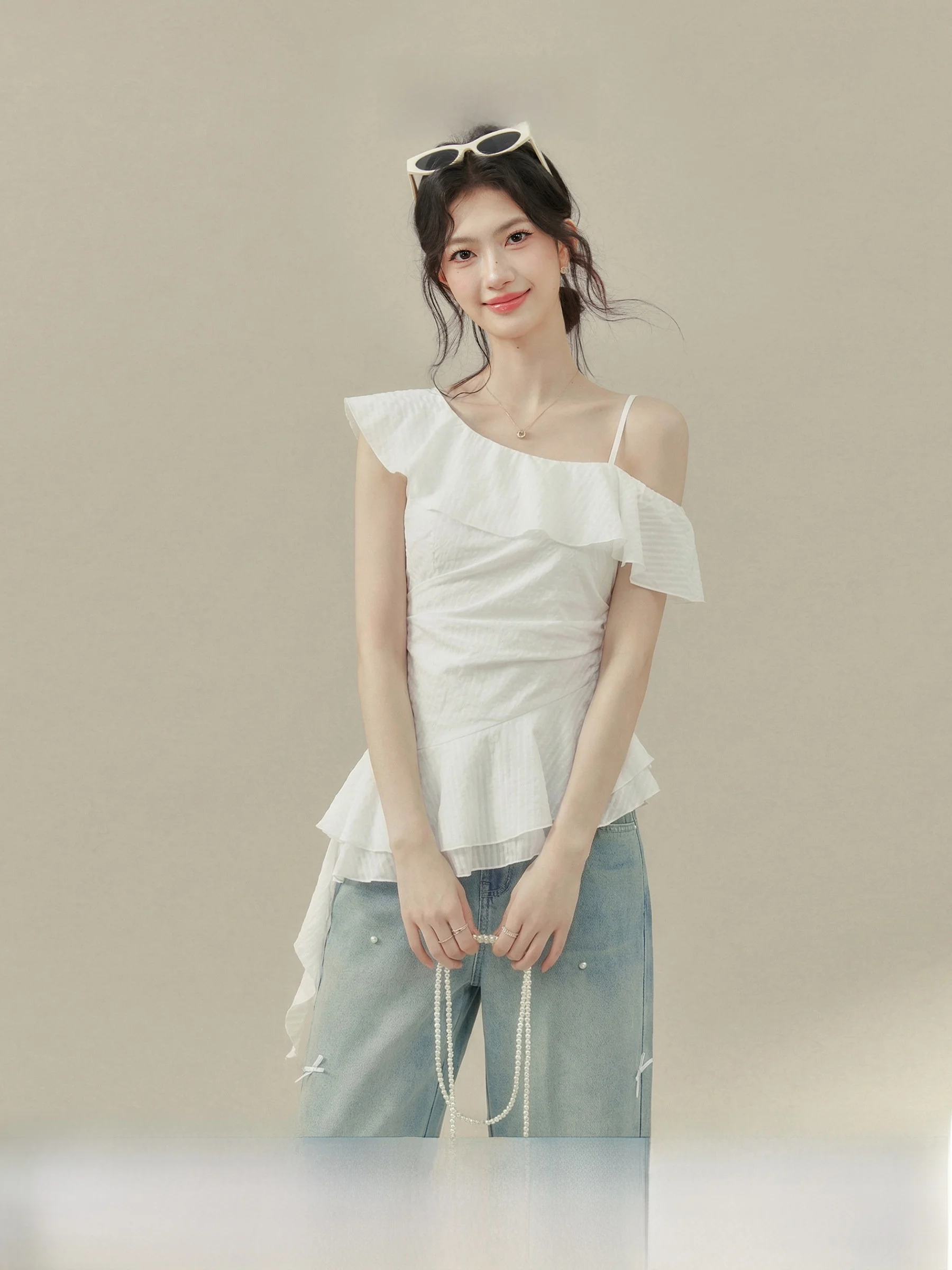 

Летняя женская блузка Ouyang Xi с асимметричным кроем, белая, с кружевным подолом, в корейском стиле, средней длины, без рукавов, для офиса