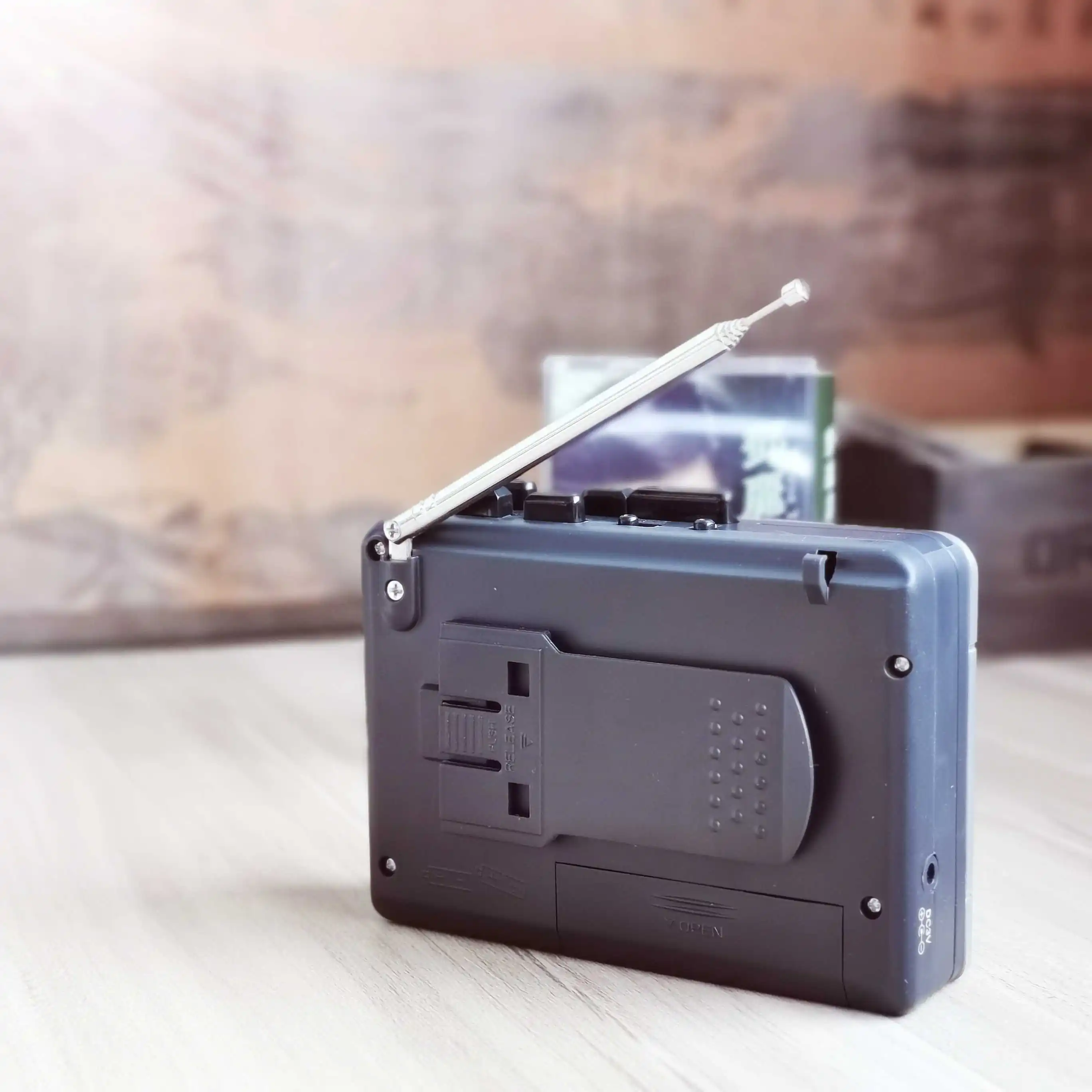 آلة شريط Walkman المحمولة آلة كاسيت قديمة الطراز راديو واحد في الهواء الطلق حزام خلفي أوتوماتيكي