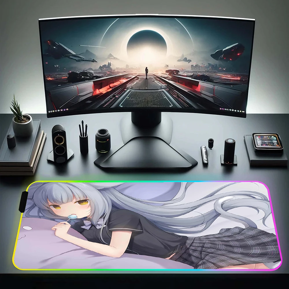 RGB Grande Gaming Mouse Pad, Tapete de Mesa Kawaii, Borracha bonito Anime Girl, Antiderrapante com LED Backlit Mousepad, Esteiras de mesa de escritório