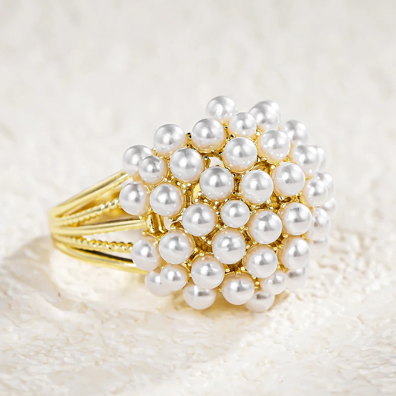 Graceful Simulated Pearl Proposal Rings for Women Elegant Lady Gold Color Finger Accessories Delicate Engagement Jewelry Gift