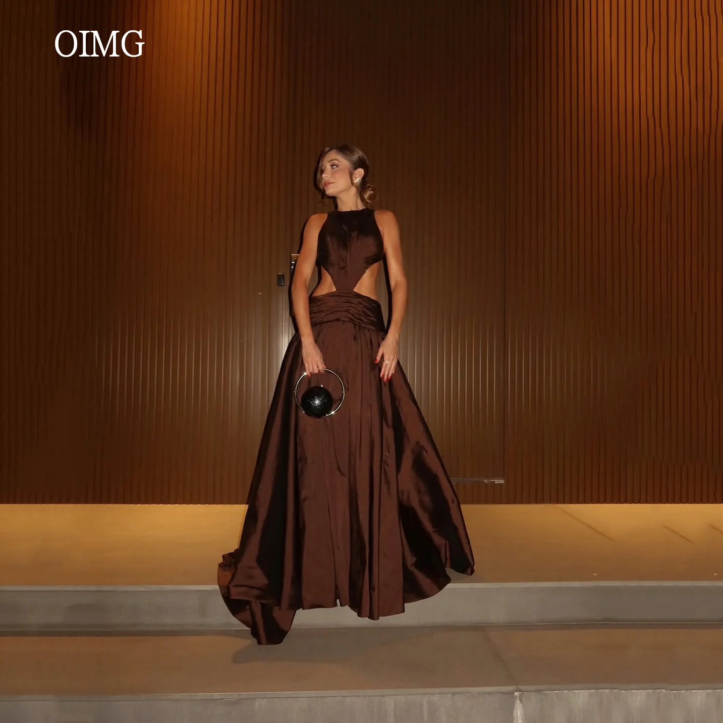 

OIMG Classic Brown Backless A Line Prom Gowns Sleeveless Formal Party Gown Floor Length Evening Dress 2025 Customized