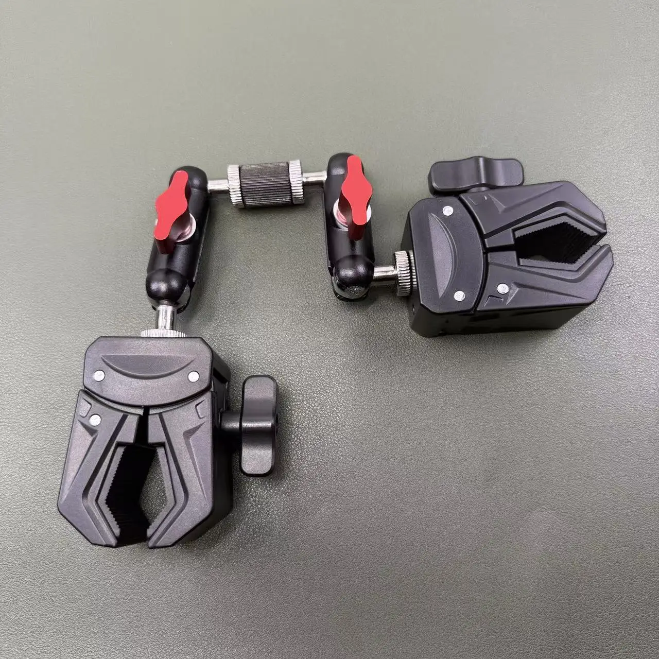 

Universal Double Head Large Clamp with 360 Movable Joint Fixed Support Clamp for Stable And Versatile Fixation