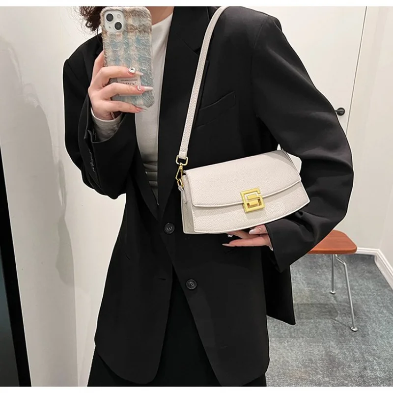

Trendy And Simple Women Crossbody Bag In Soft Leather With Front Flap Closure For Casual Everyday Use
