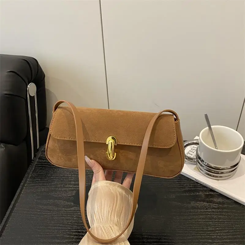 حقائب كتف كلاسيكية من جلد الغزال الصناعي للنساء قفل الديكور حقيبة صغيرة تحت الإبط أكياس وسادة عصرية متعددة الاستخدامات