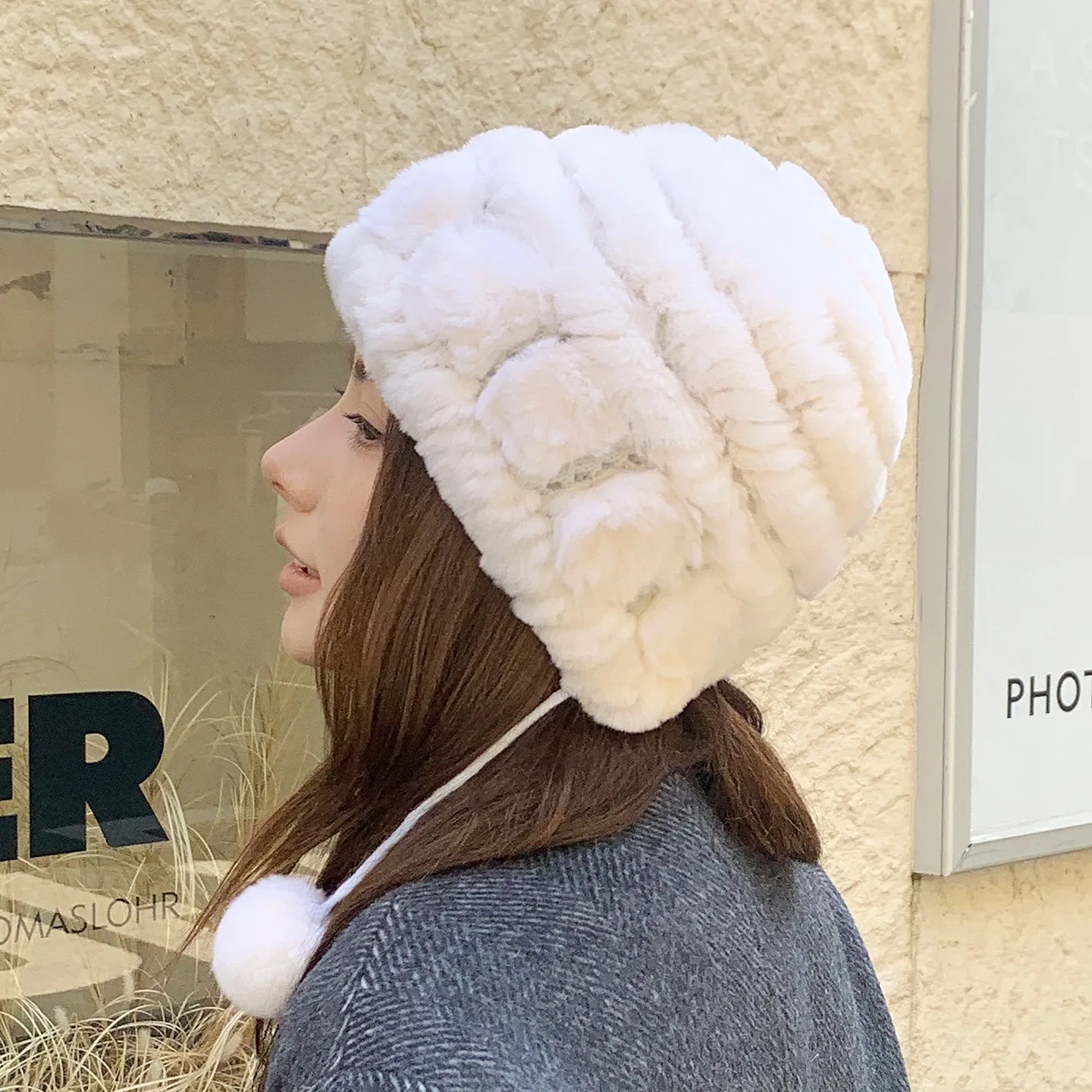 Echte Rex-Kaninchenfell-Mütze mit Blume, Winter-Herbst-Warmmütze, Bommel, flauschiger Ball, Ohrenschutz, niedliche Kopfbedeckung – Detail 14