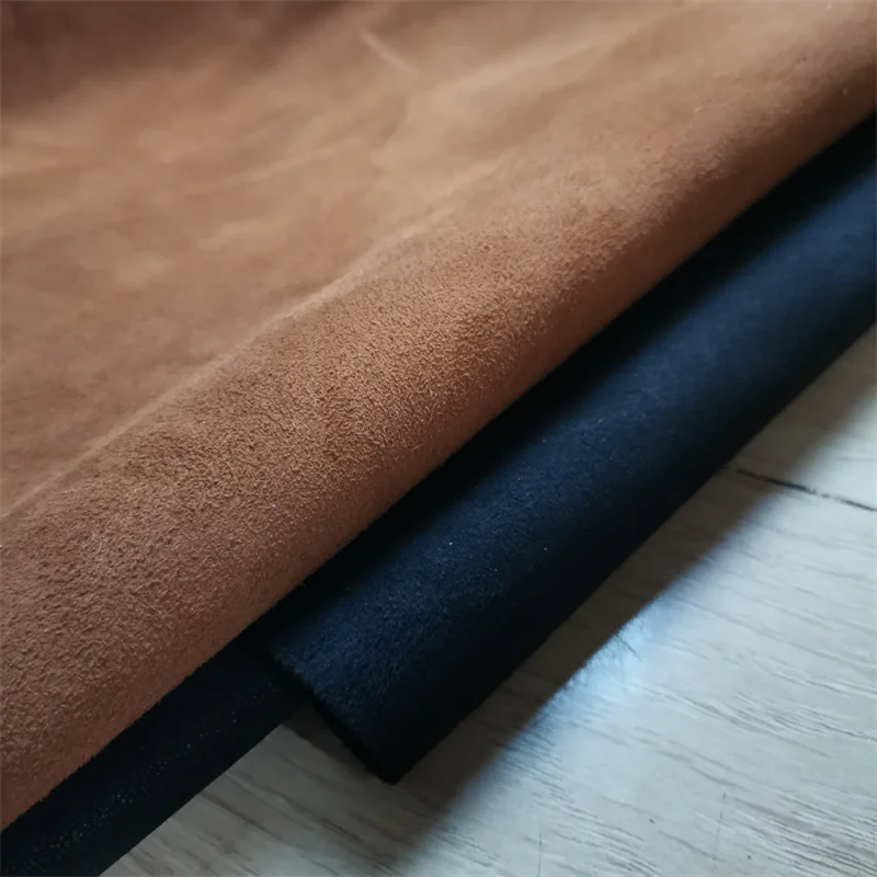 1 mm braunes schwarzes Schaf-Wildleder. Oberleder. Echtlederstoff. Handgefertigtes DIY für Kleidung im Inneren. Paketkante. Ganzes Schaffell – Detail 23
