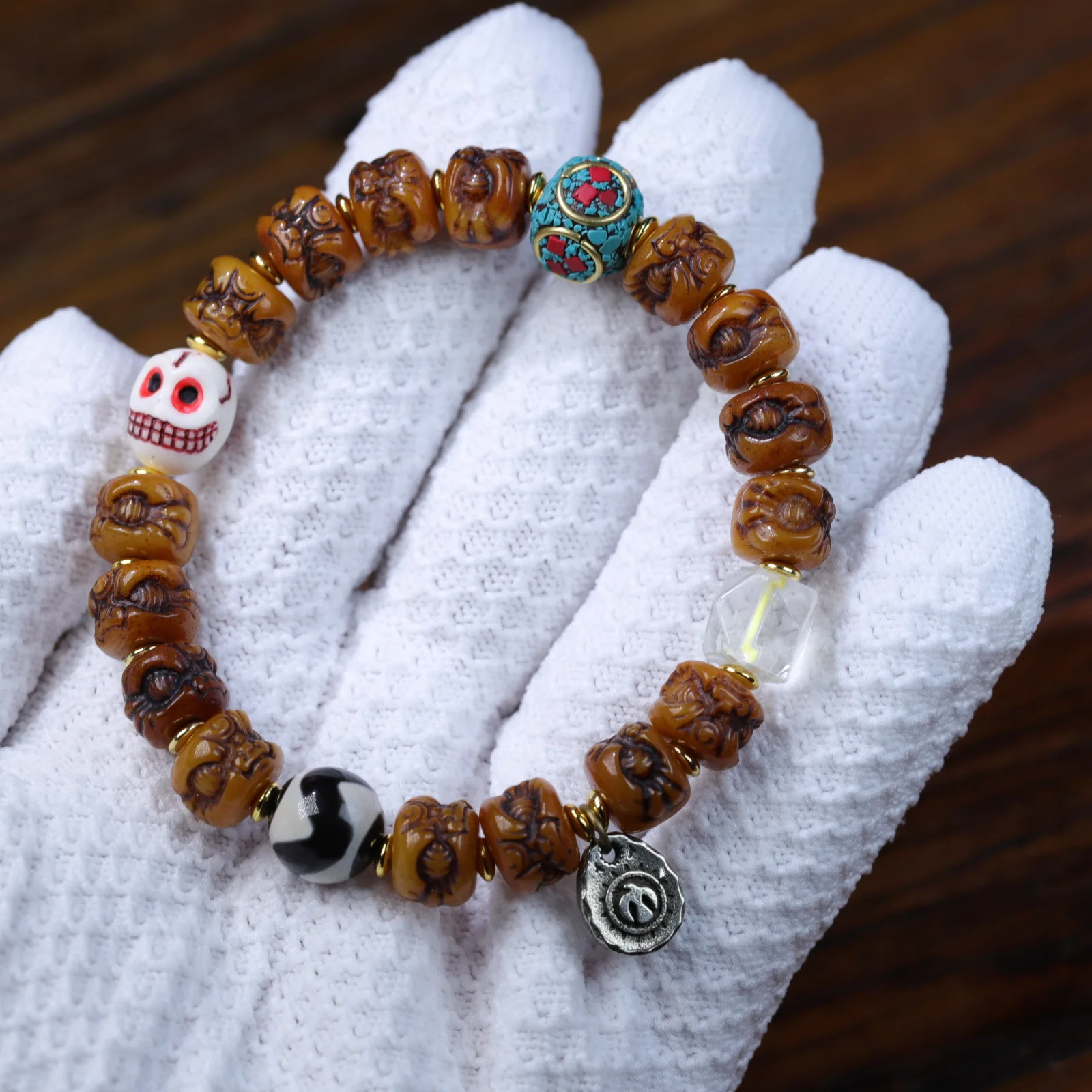 Tibetan reflux bone carving waking up the lion and rays of the beast Wenchuan strings Nanhong antler bracelets for men and women