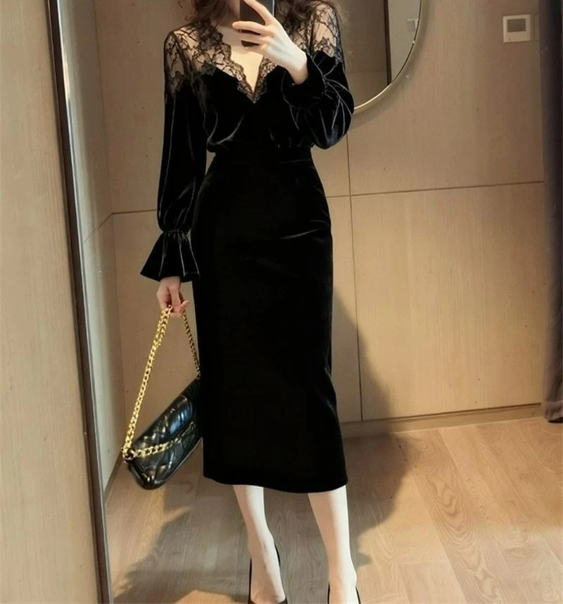 

Elegant Lace Patchwork Black Velvet Dress for Women New Autumn Style Super Fairy Niche Long Dress