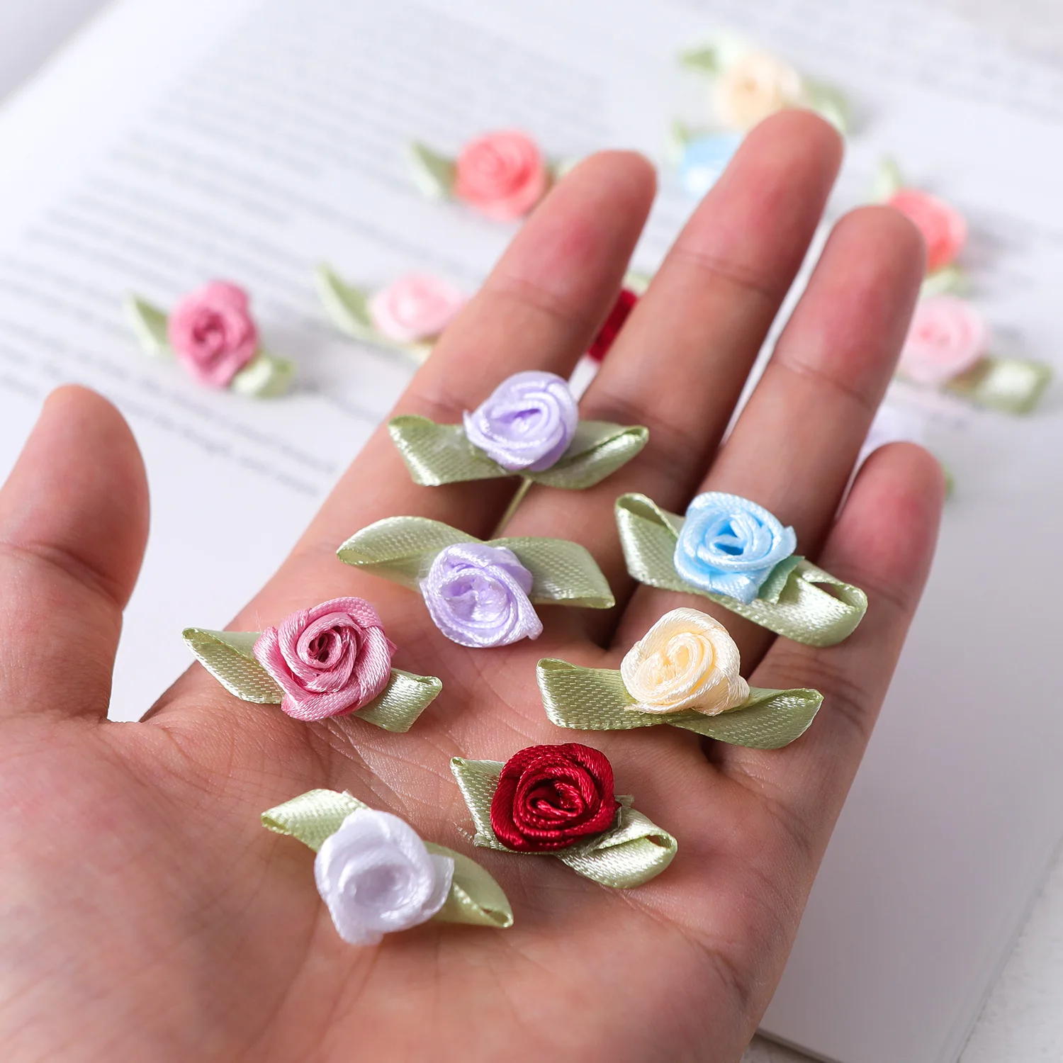 100Pcs 25mm Artificial Mini Roses Heads With Leaves Rosettes Ribbon Handmade Fabric Making Clothing Accessories Party Decoration