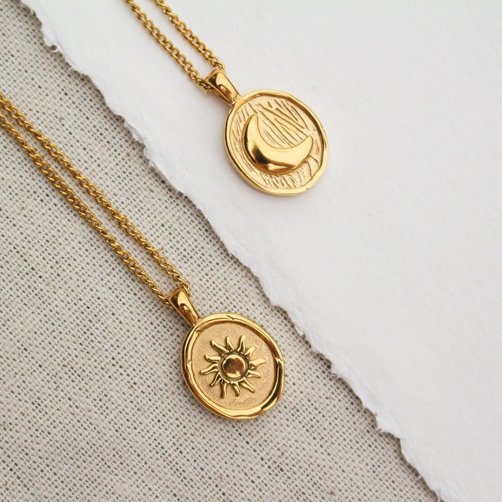

18K Gold Plated Oval Pendant Sun Star Necklace for Women Hypoallergenic Non Tarnish Chain Clavicle Choker Retro Collar Jewelry