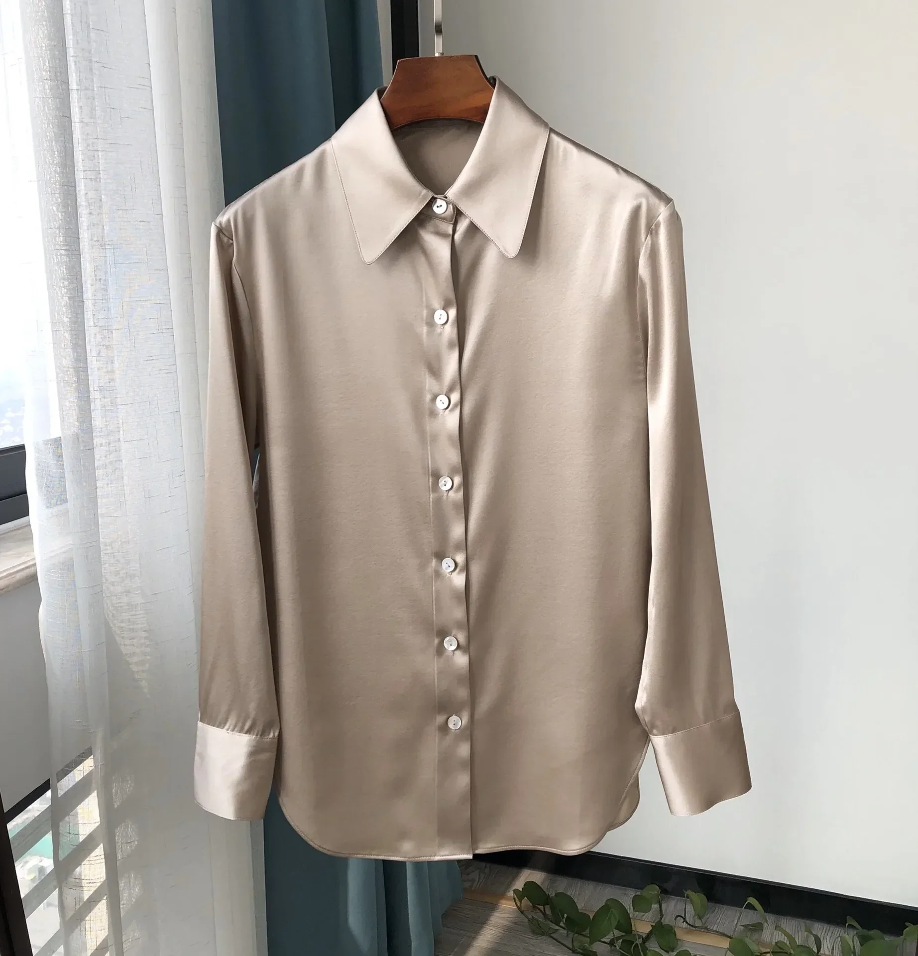 Round Peak Lapels Heavy Sand-washed Silk Smooth, Large Collar Satin Shirt for Women