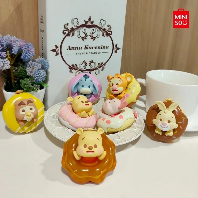 Miniso Animazione Disney Pooh Orso Ciambella Serie a tema Scatola cieca Ragazze Carino Desktop Figura Ornamenti Scatola cieca decorativa Regalo giocattolo