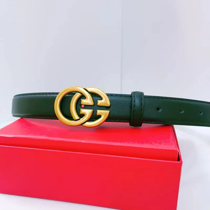 حزام جلدي نسائي ماركة فاخرة سلسلة خصر للجينز والفساتين إبزيم هرمي رجعي أحزمة مزدوجة الجوانب