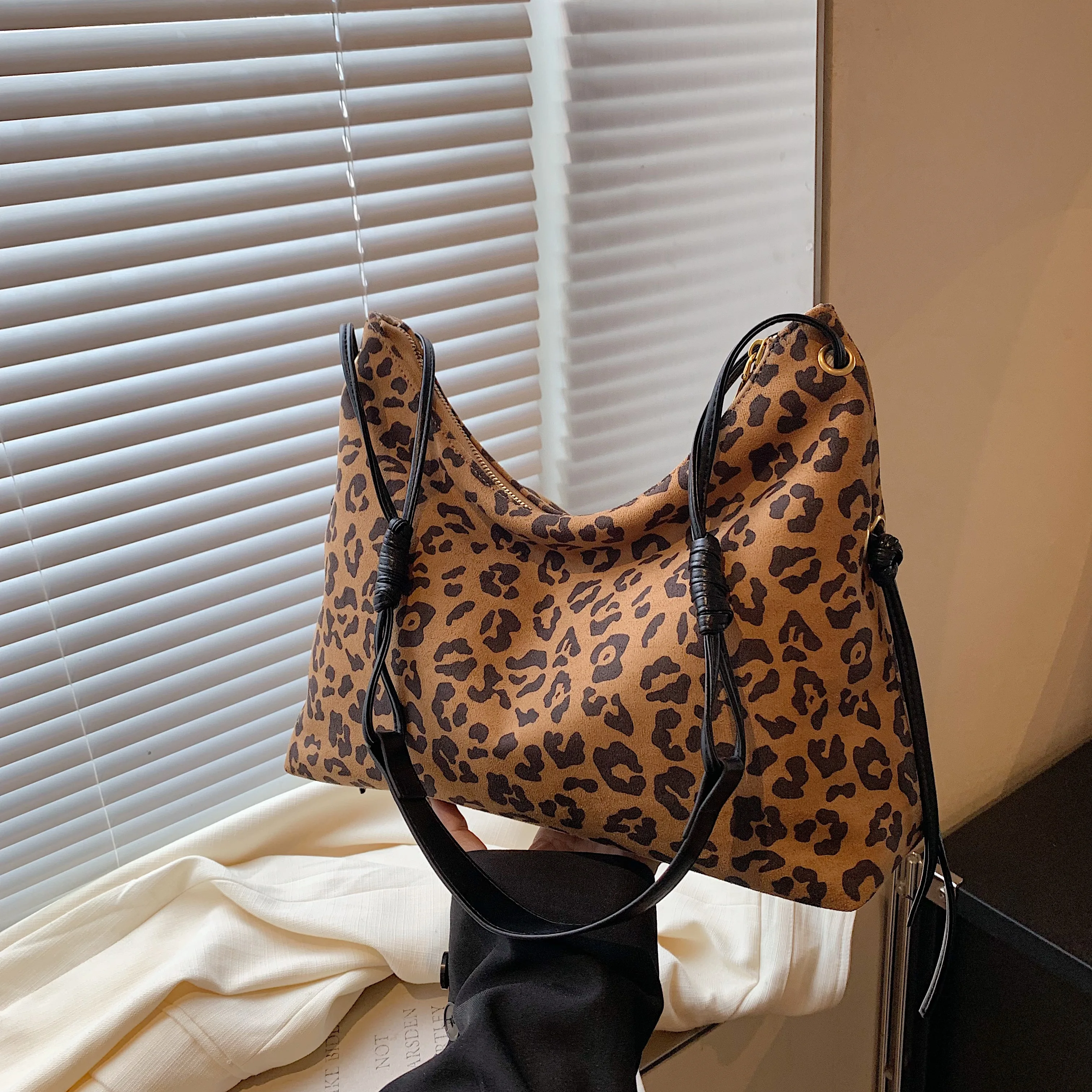 

Leopard-print niche handbag fashion and rope-pulling high-capacity high-sense shoulder bag