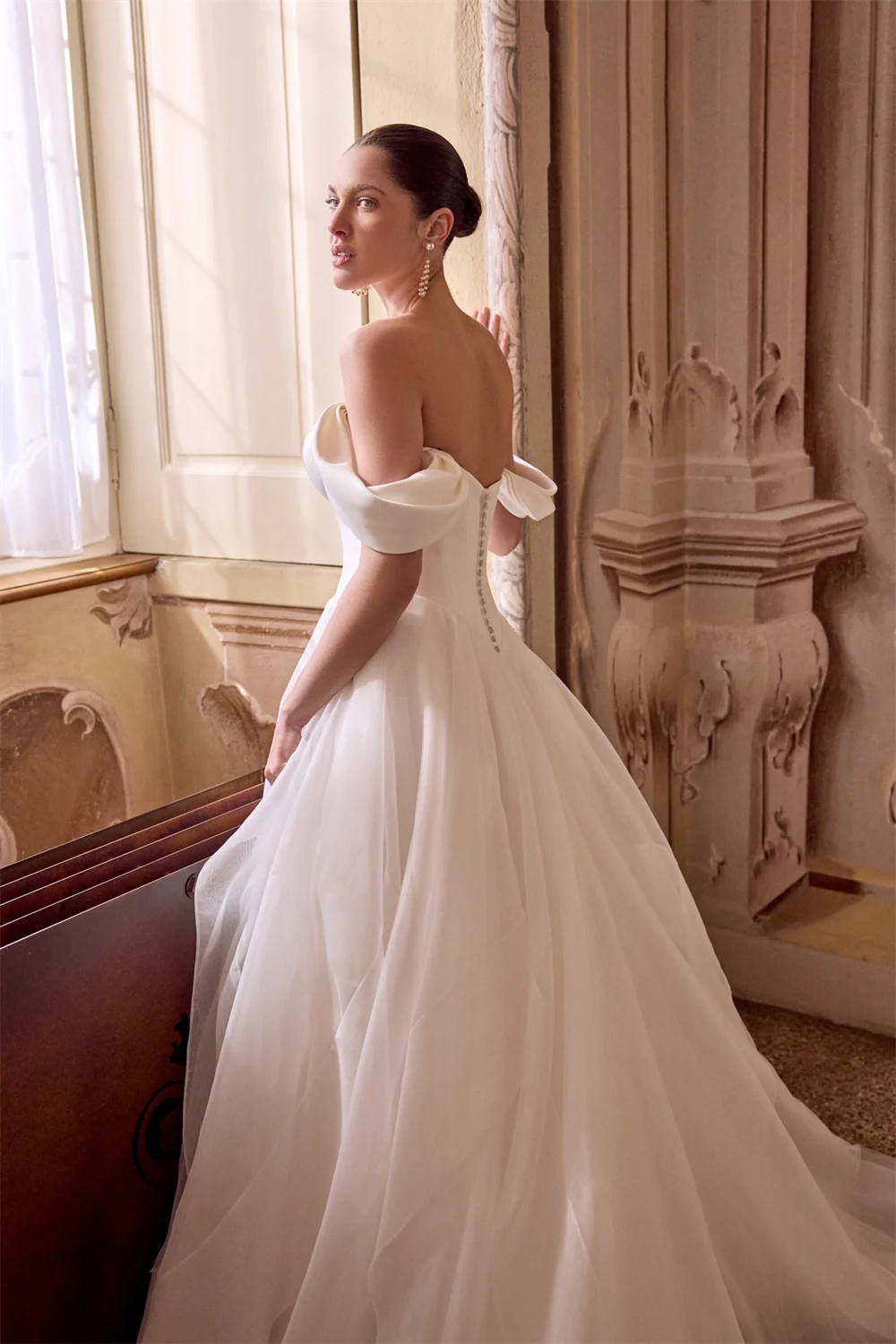 京都カスタムメイドホワイトレイヤードオフショルダーウェディングドレスシンプルローバックフォーマルドレスAラインスイープトレインフォーマル2025