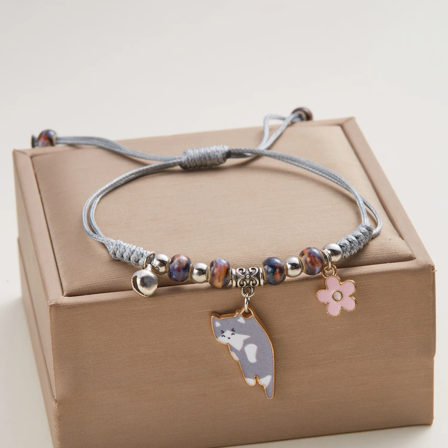 Vintage Handgefertigtes Glücksbringer-Armband für Frauen Niedlicher Kätzchen-Blumen-Anhänger Verstellbares Seil-Armband Freundschaftsschmuck Geschenk – Detail 6