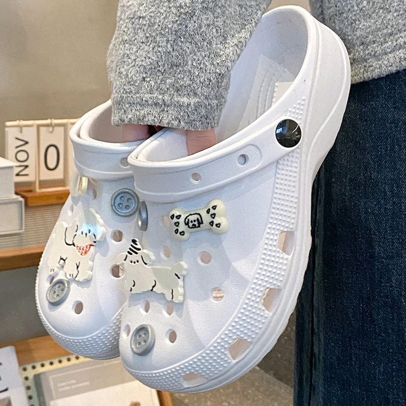 Pool slippers 2026 new hole shoes wear non-slip versatile dormitory nurse beach shoes ins trendy slippers