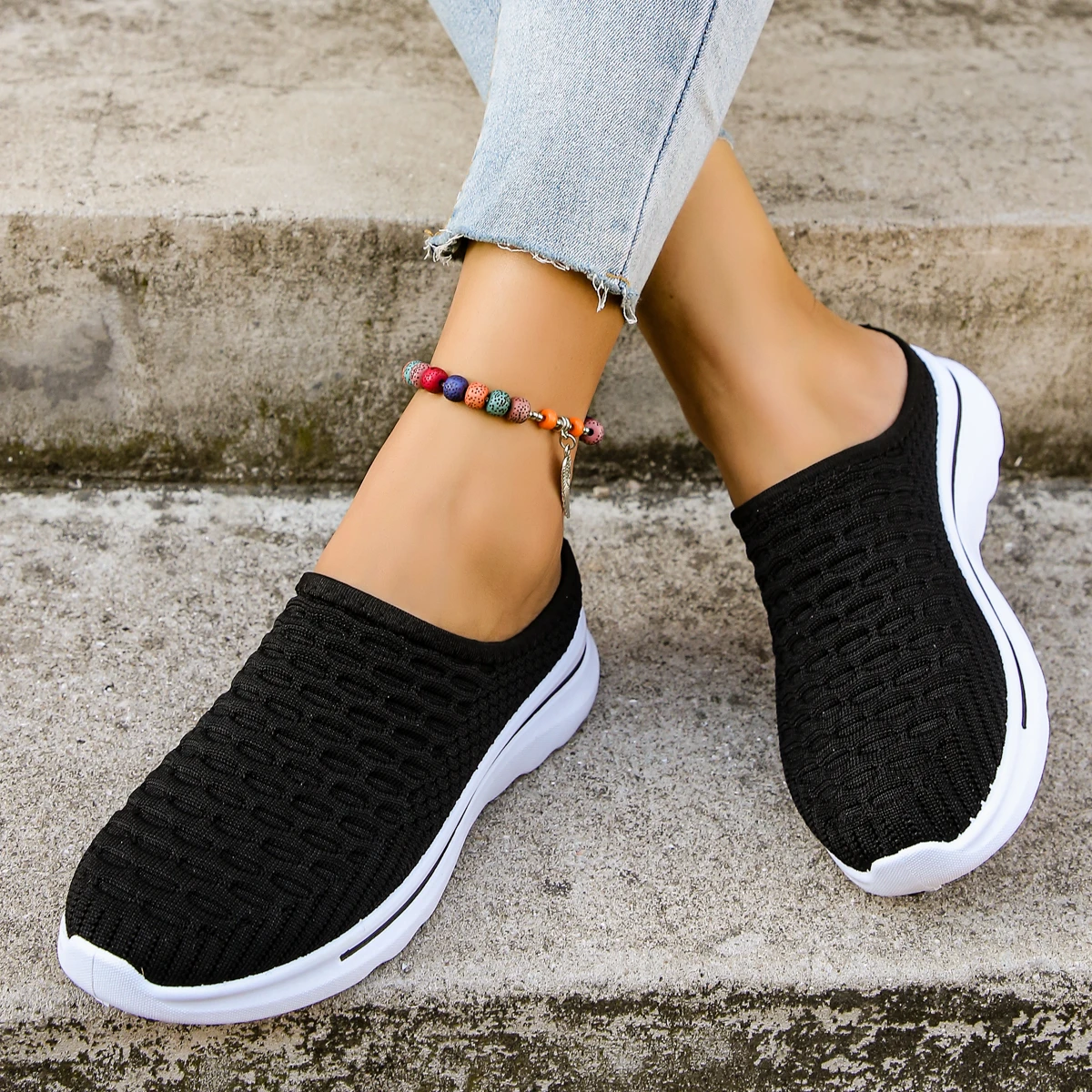 Kapcie damskie nowe oddychające siatkowe modne kapcie Plus rozmiar Slip on Outdoor lekkie sandały slajdy damskie Zapatos De Mujer