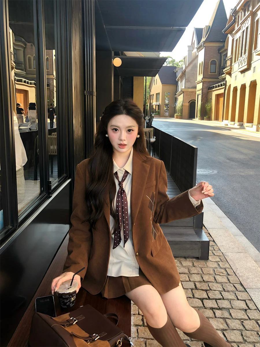 

Комплект из двух предметов: футболка с вышивкой в стиле пэчворк и бархатный костюмный жакет больших размеров для женщин, коллекция Annie Non-Fire Age-Defng College