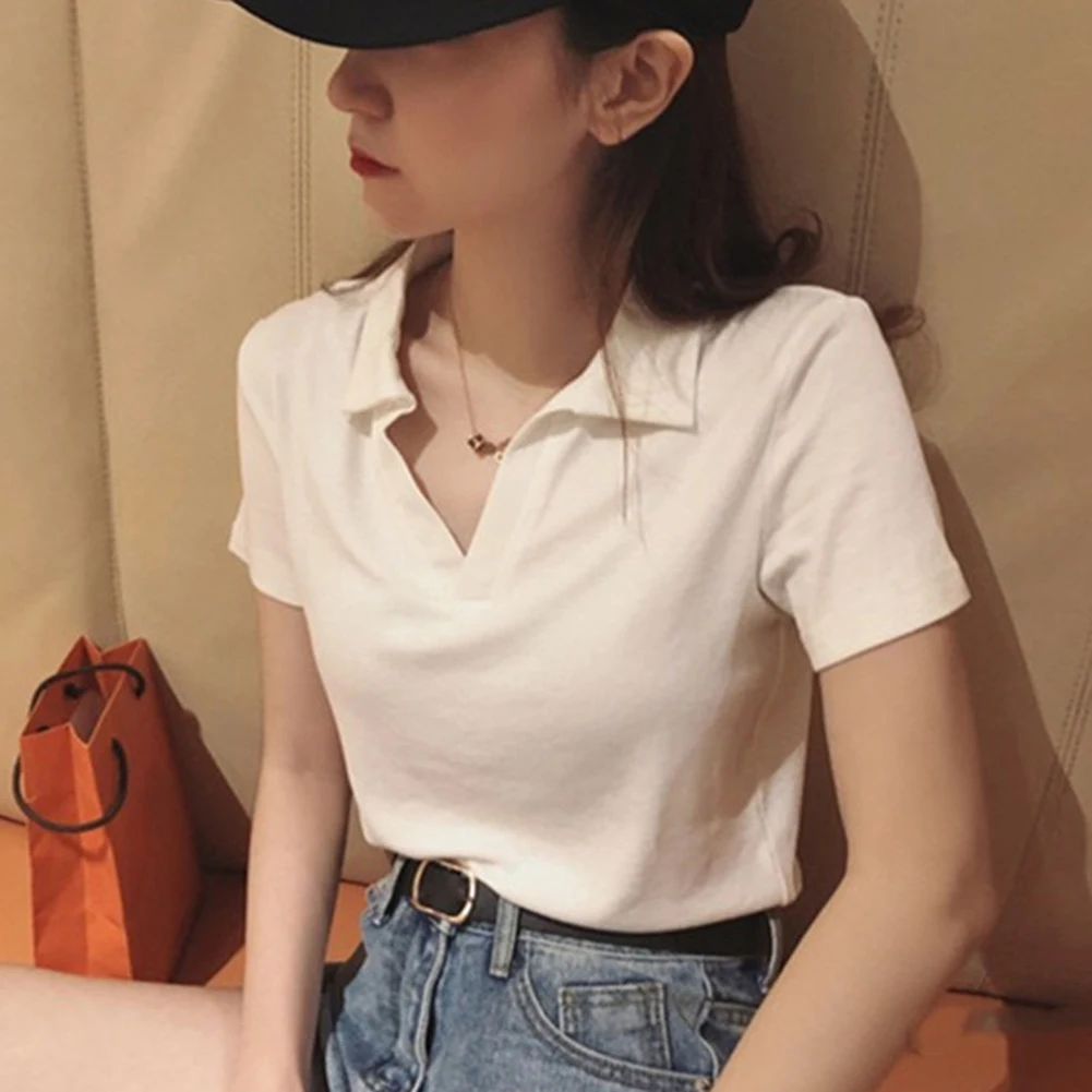 تي شيرت نسائي بأكمام قصيرة بقصة ضيقة لقميص البولو بنمط رقبة على شكل حرف V من نسيج البوليستر بلون سادة مناسب للاستخدام اليومي