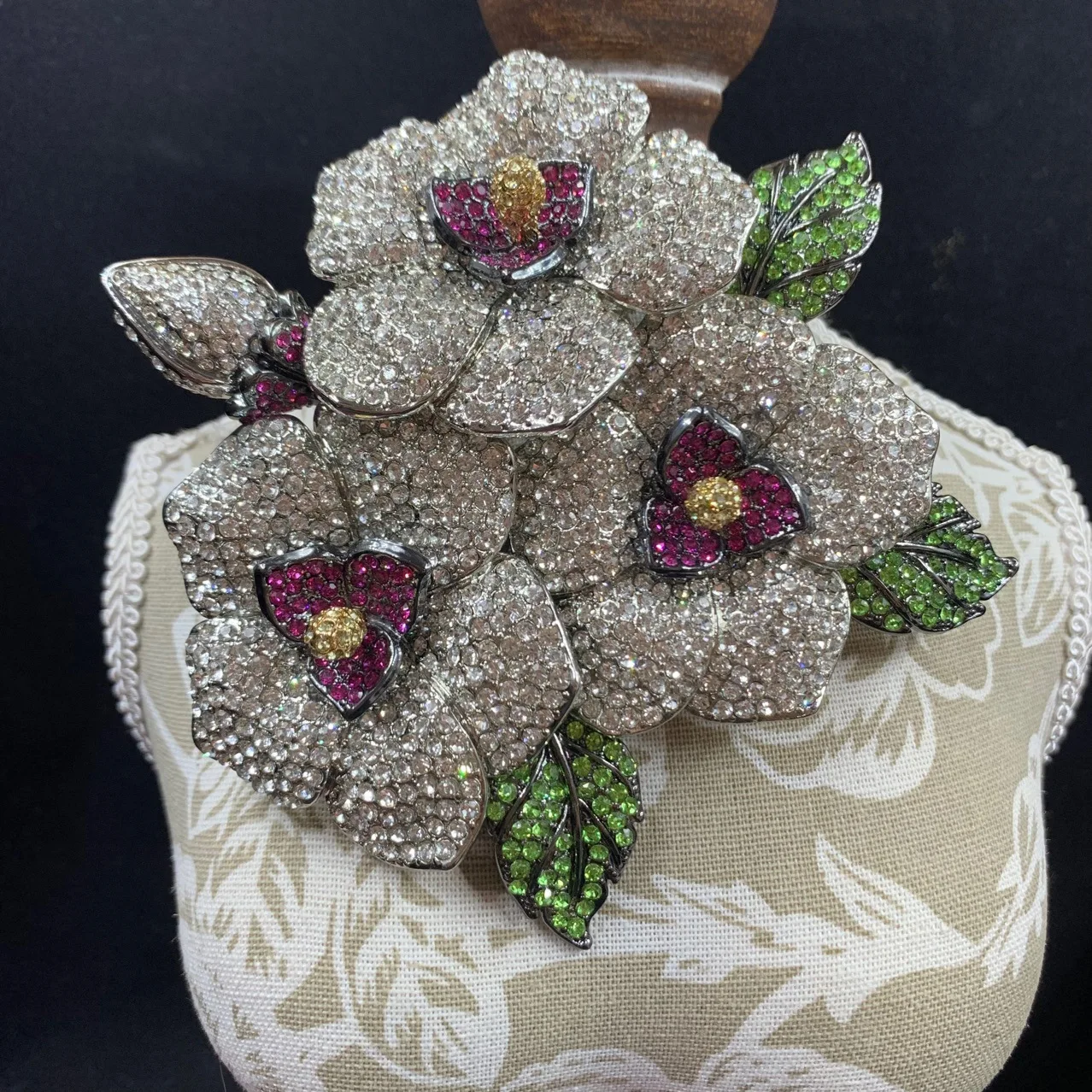 Vintage Heavy Industry Flower Rhinestone Brooch Women's High-end Inlaid with A-level Gem Versatile Jewelry Elegant Pin Brooches
