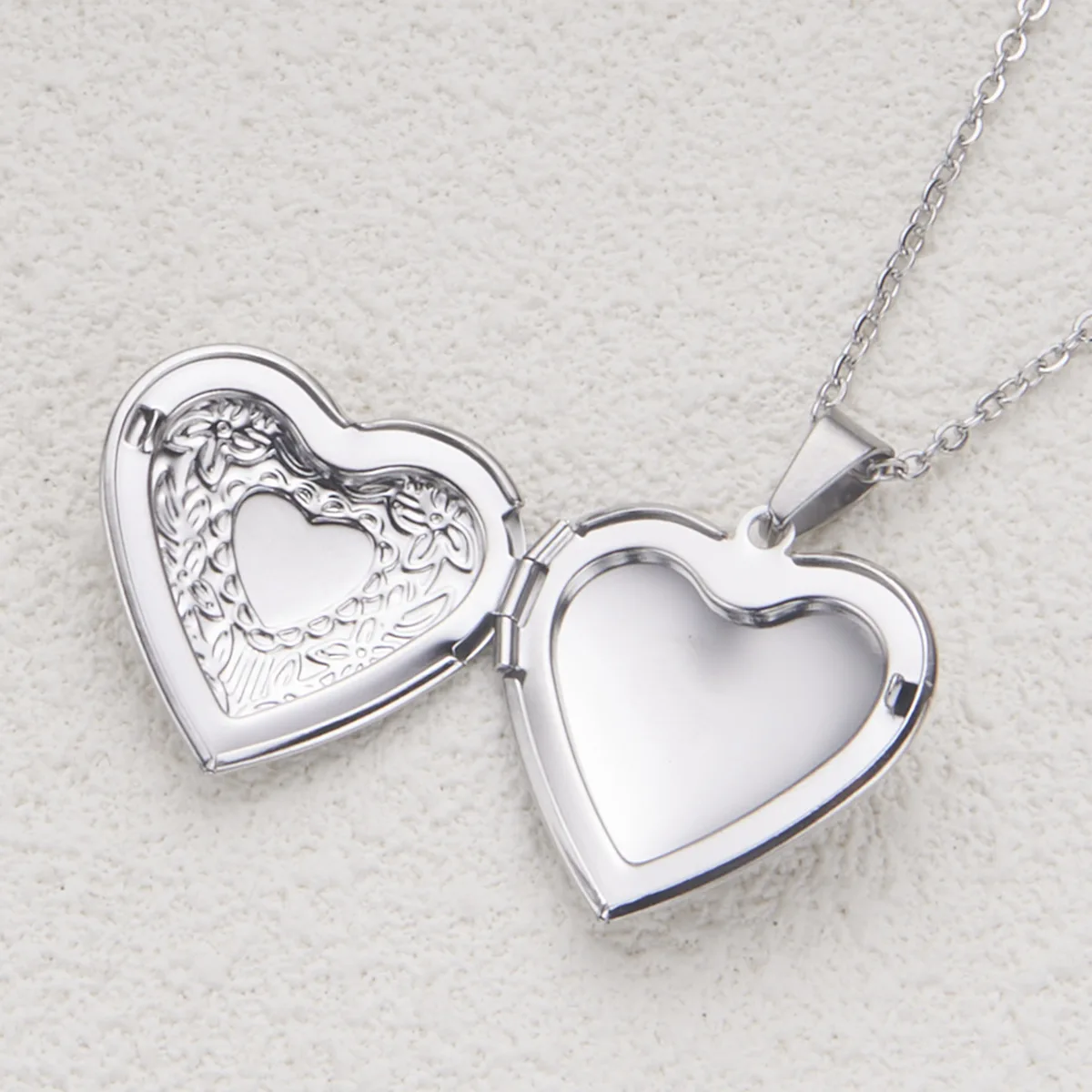 Necklace Heart Photo Locket Pendant Couple DIY Engraving Custom Metal Silver Color Romantic Gift Daily Party Travel Lightweight