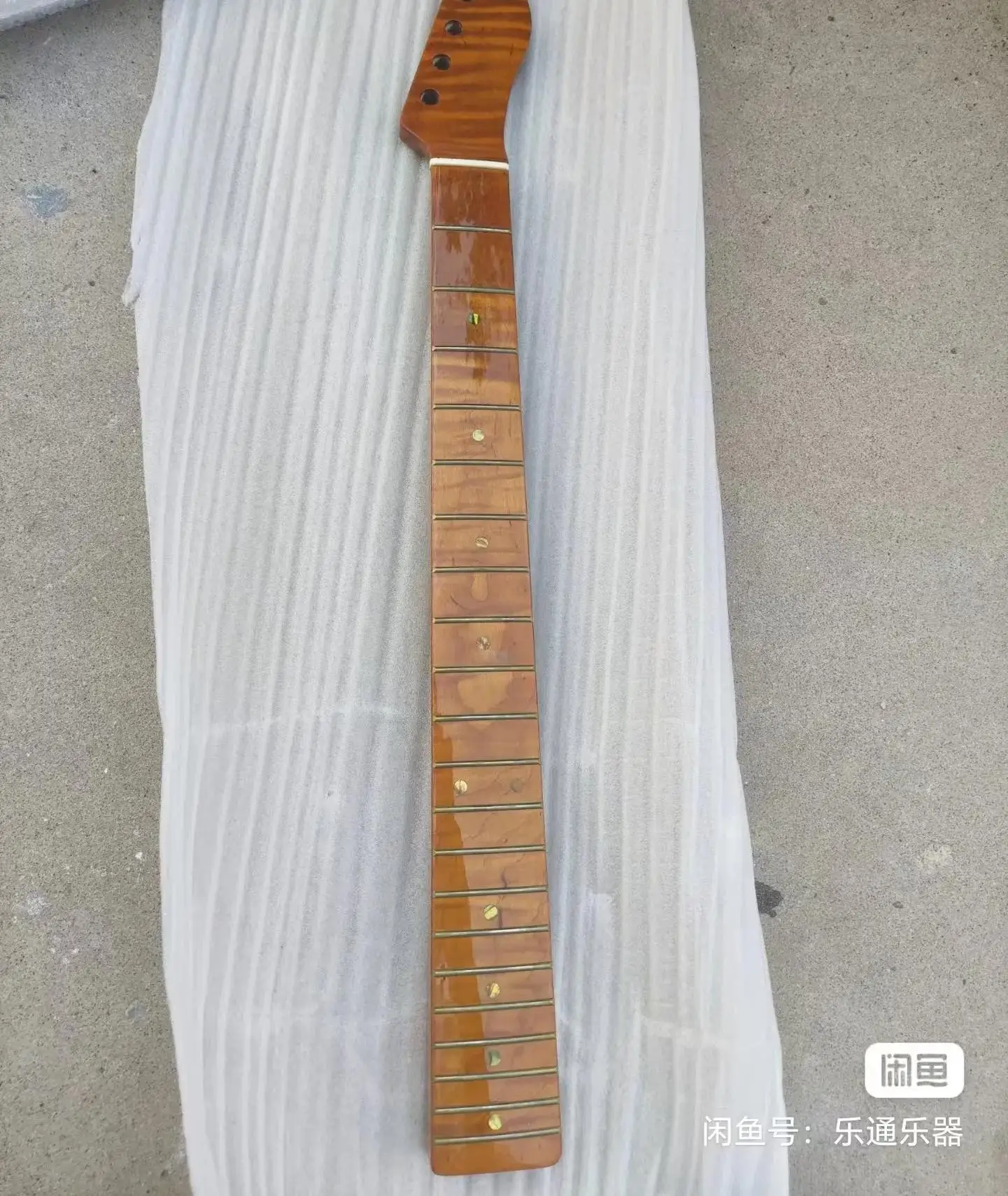 4A Electric guitar neck Tiger grain carbonized maple, continuously fresh