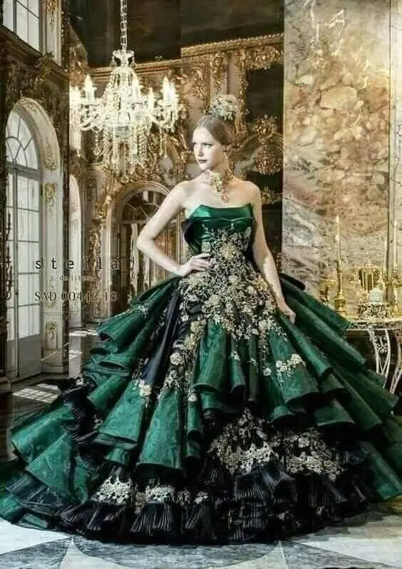 Zwart Smaragdgroen Gotische Quinceanera Jurken Met Ruches Gelaagde Rok Korset Bloemenapplique Vestido Para Debutante De 15 Anos