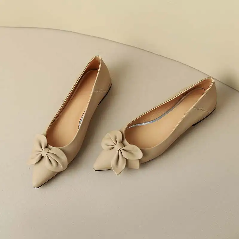 Krazing Pot Full Grain Leather Low Heels Pointed Toe Gorgeous European Designer Daily Wear Women Butterfly-knot Decoration Pumps