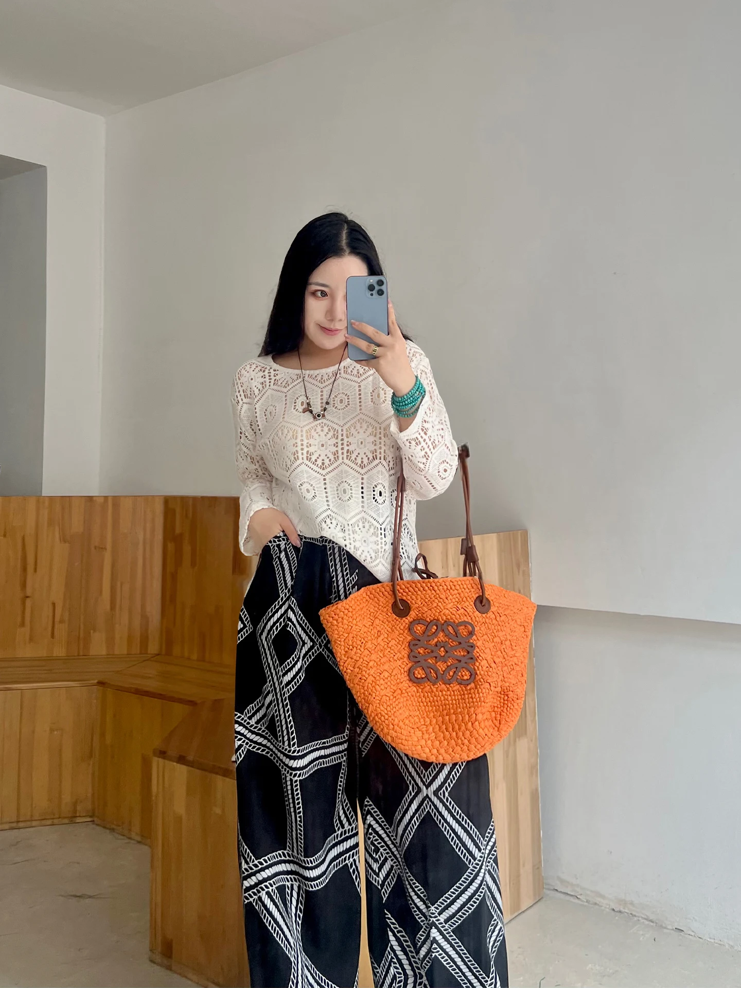 

Женский топ больших размеров с вышивкой крючком и ажурными элементами, свободного кроя, осенний, для дома, создающий уютную атмосферу, с эффектом утяжки и комфортной посадкой.