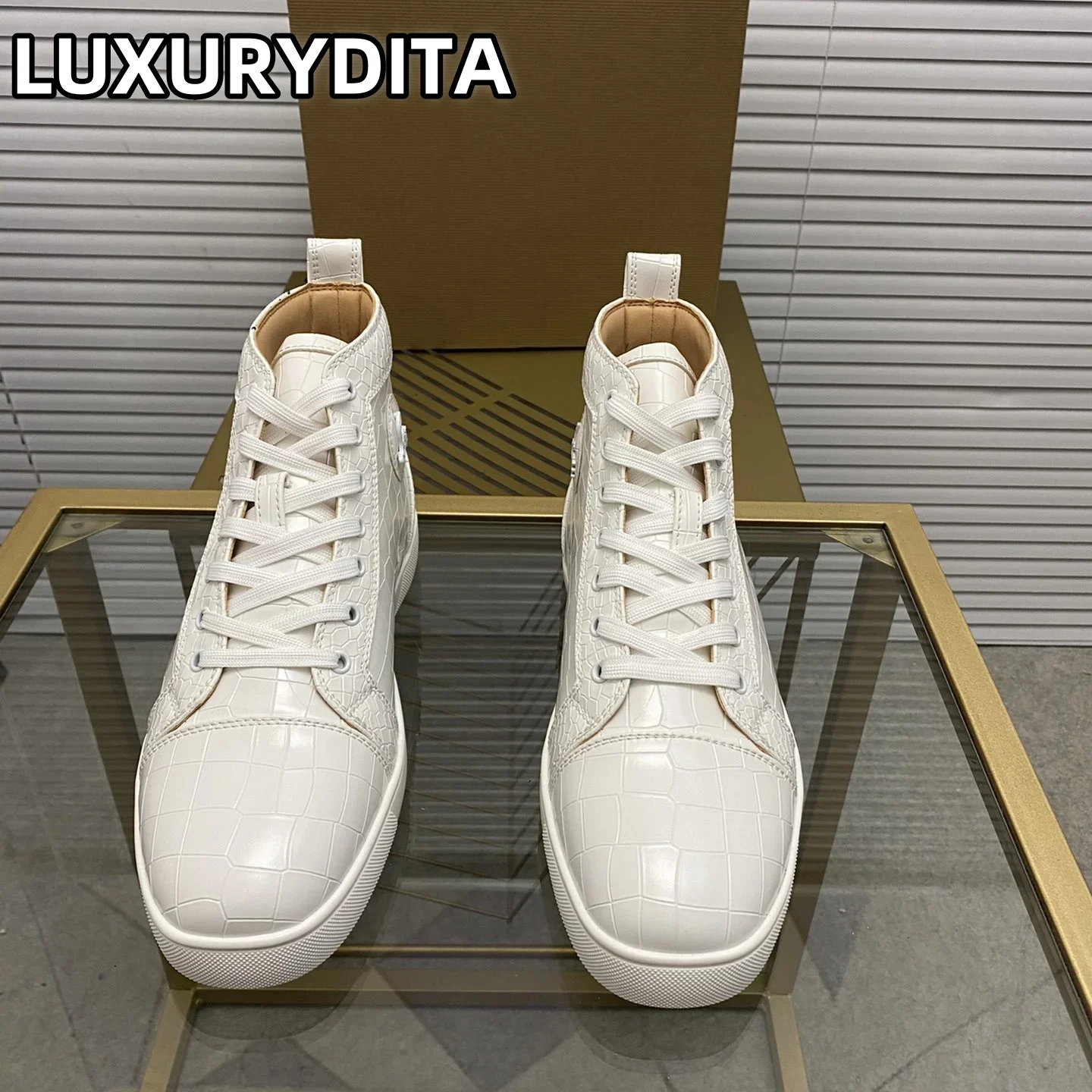 

Top Quality Womens Trendy Casual Tennis Shoes Luxury Mens Real Leather Sneakers 35-48 Designr Rivet Red Sole Lovers Shoes M0192
