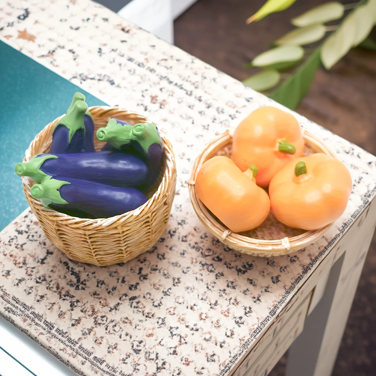 Juego de 8 Piezas de Patatas y Cebollas en Miniatura para Casa de Muñecas con Cesta: Modelos de Comida de Granja Simulada en Escala 1/6 y 1/12