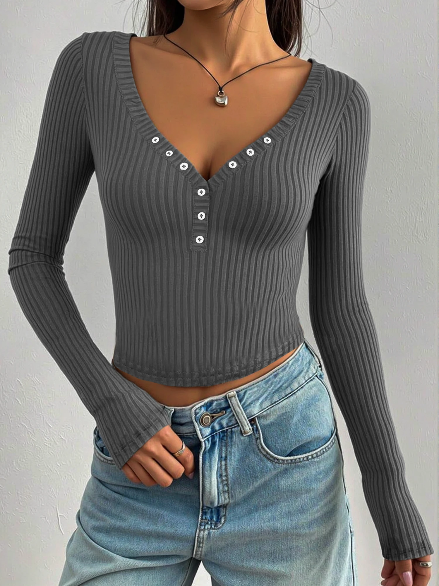 Chic Button‑Detail V‑Neck Knit Top, Curved Tail Hem Ribbed Blouse for Downtown Shopping and Friend Meet‑Ups