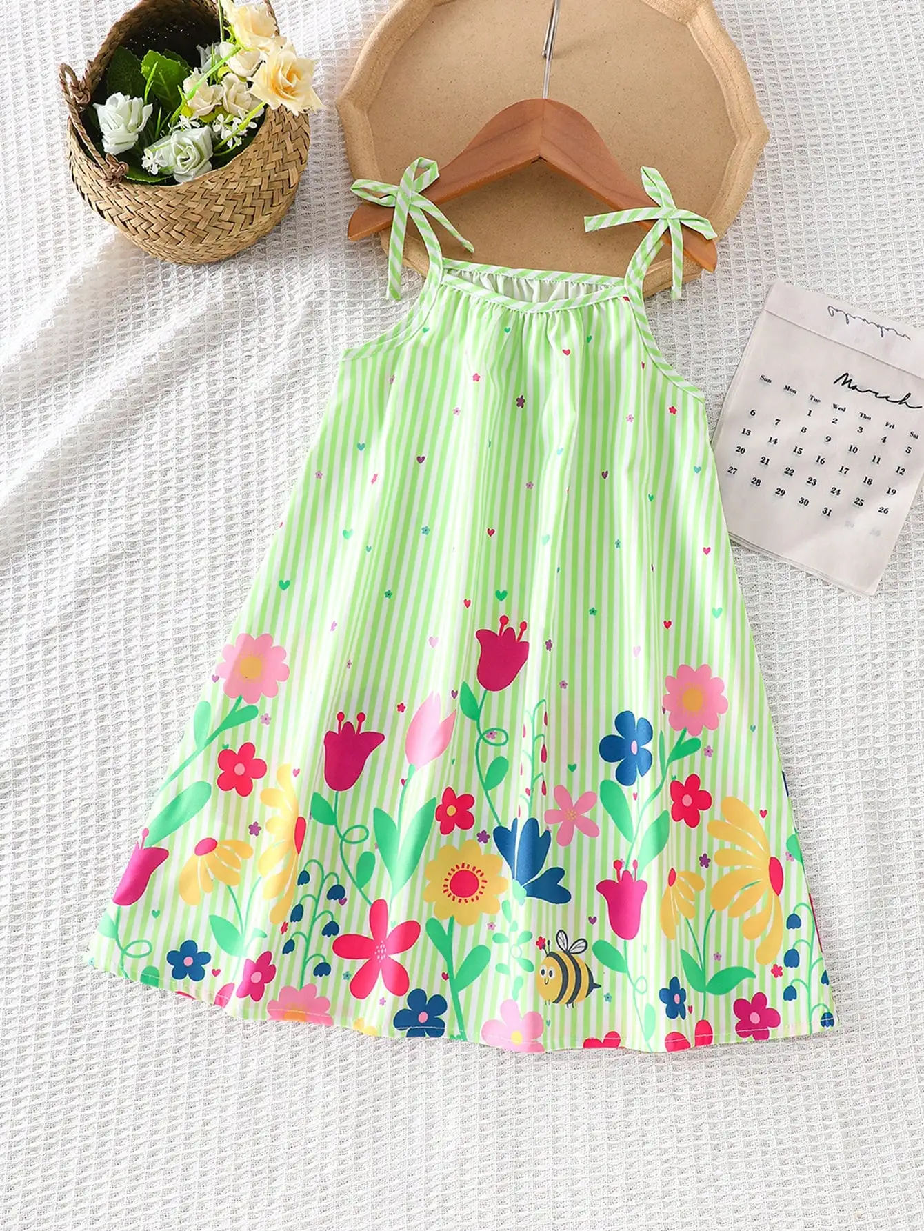 

Летнее платье-сарафан А-силуэта с цветочным принтом и тонкими бретелями для женщин