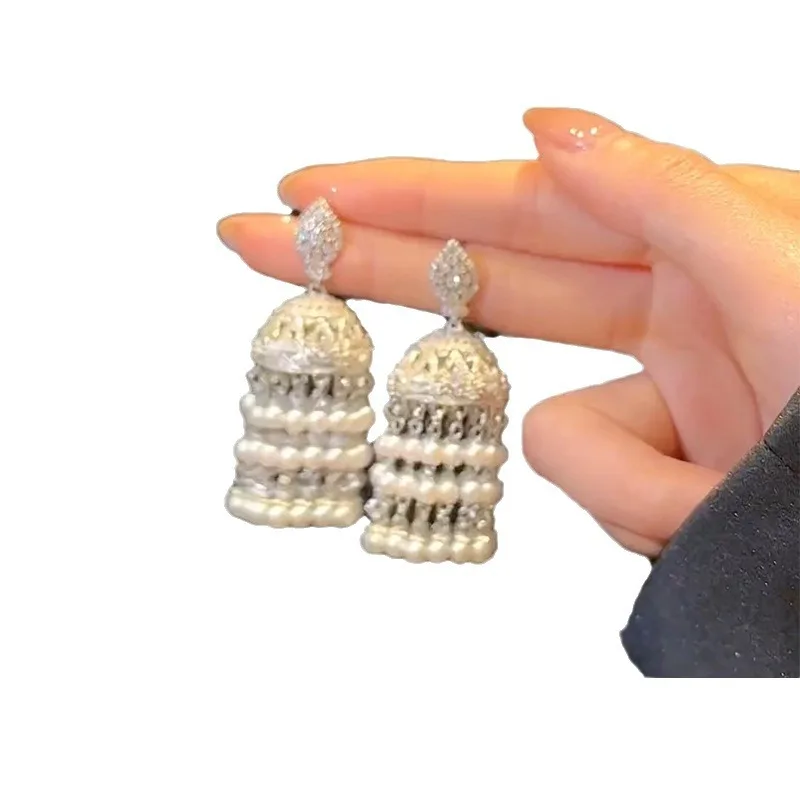 European Palace Style Rhinestones Studded Tassel Sparkling High-end Temperament Earrings for Women Jewelry.
