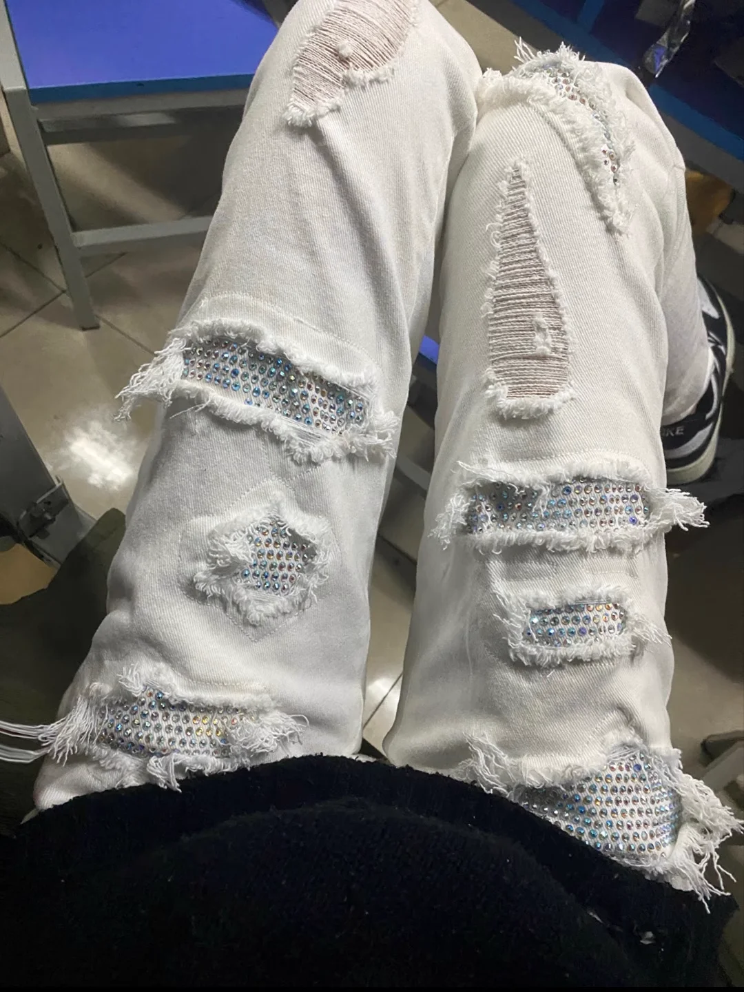 

Faionable Streetwear Jeans with White Diamond Rhinestones Light Luxury Hole Punching Waed Straight Leg Slim Fit Men's Wom...