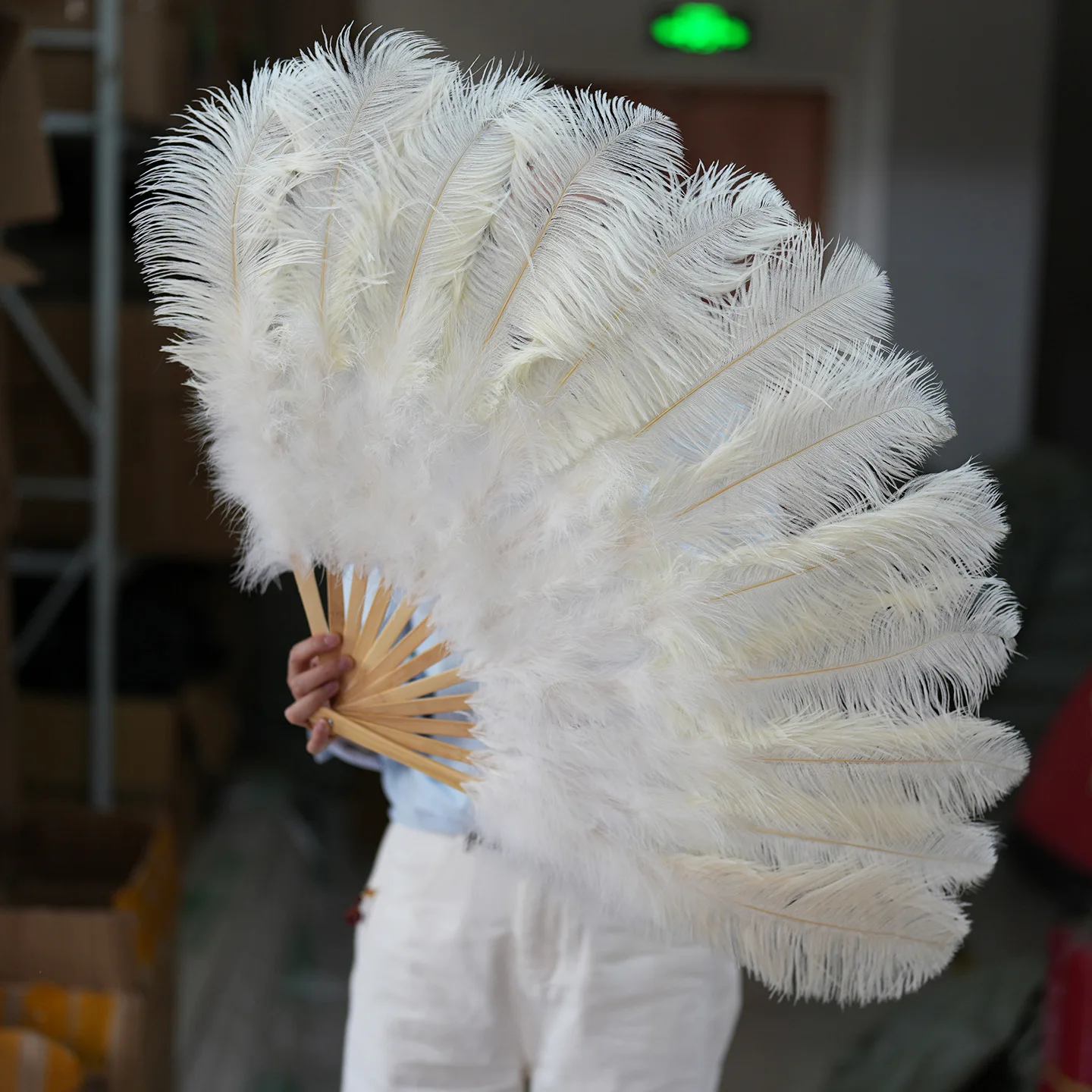 White Natural Ostrich Feather Fan Hand Held Dance Folding Feather Fan for Carnival Party Belly Dance Show Accessories