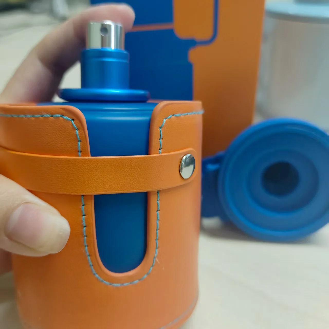 

ODYSSEYMandarin sky Elixir Limited парфюм, 100 мл, оранжевый и загадочный запах интегрируется, а флакон в обертке из кожи.